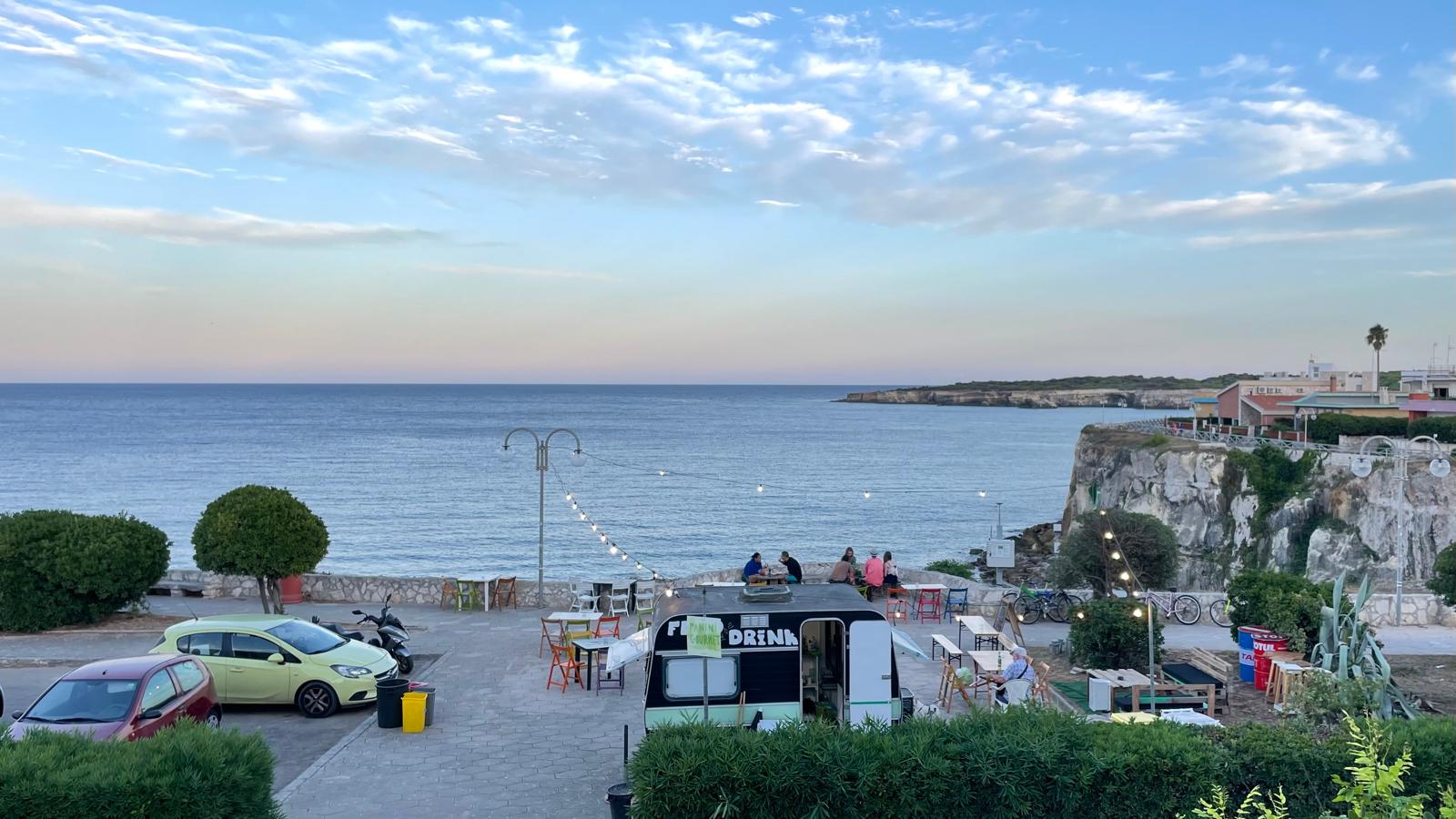 La baracca vista dal lungomare di Torre dell'Orso