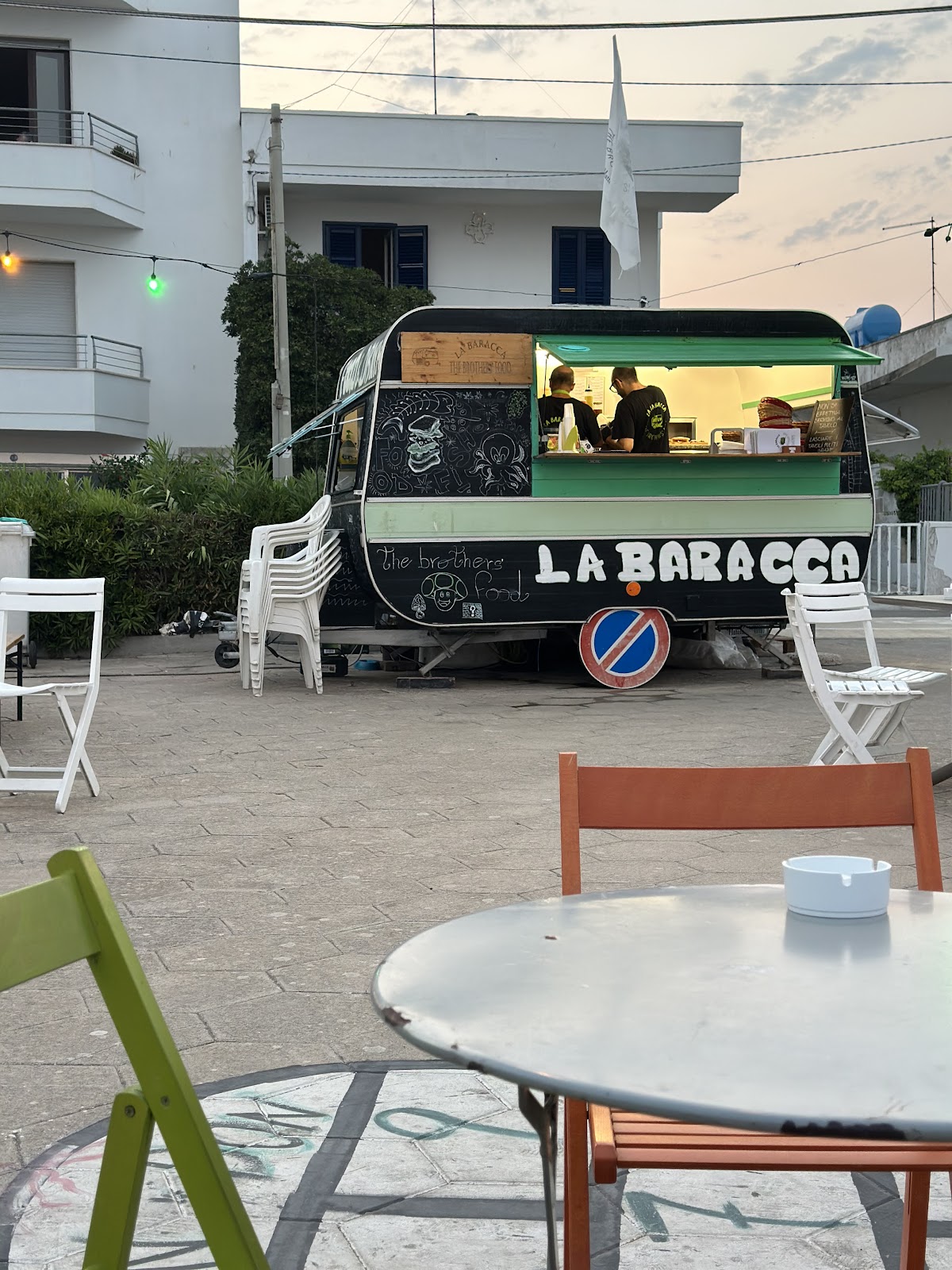 Il food truck La Baracca The Brothers' food a Torre dell'Orso